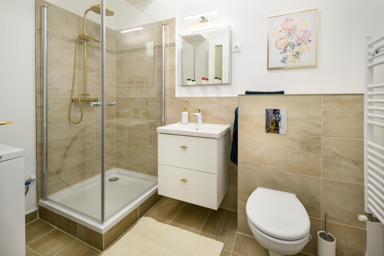 Stylish Spot By The River Danube Apartamento